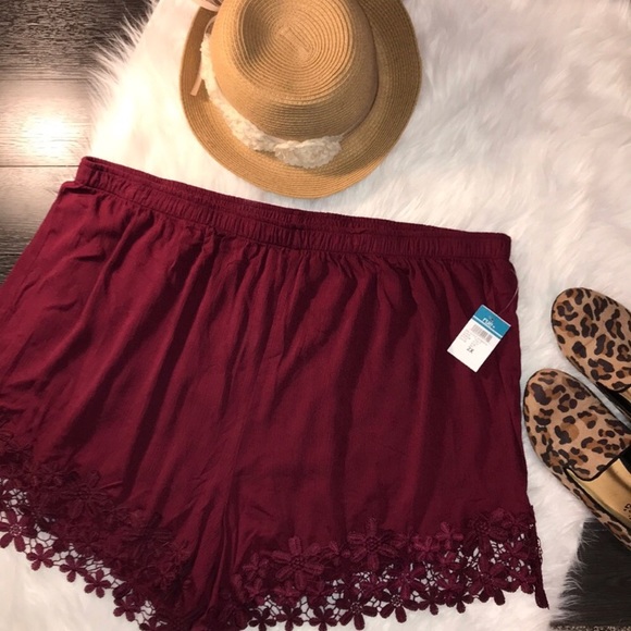 Rue21 Pants - NWT Rue 21+ maroon shorts with bottom lace detail
